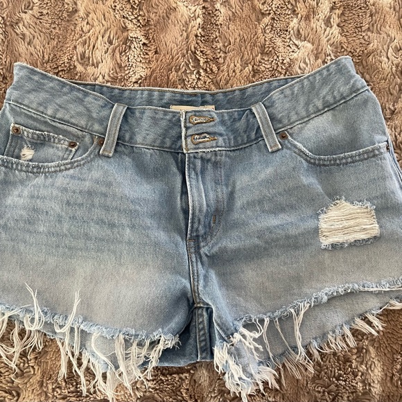Levi distressed shorts - Picture 2 of 4